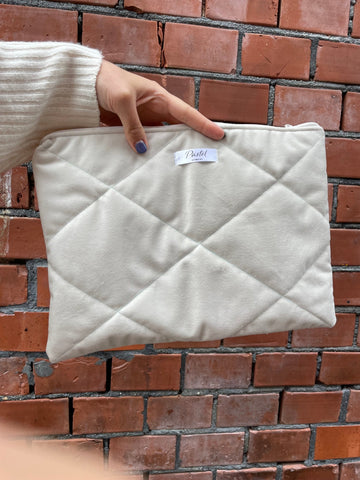 Laptop sleeve beige