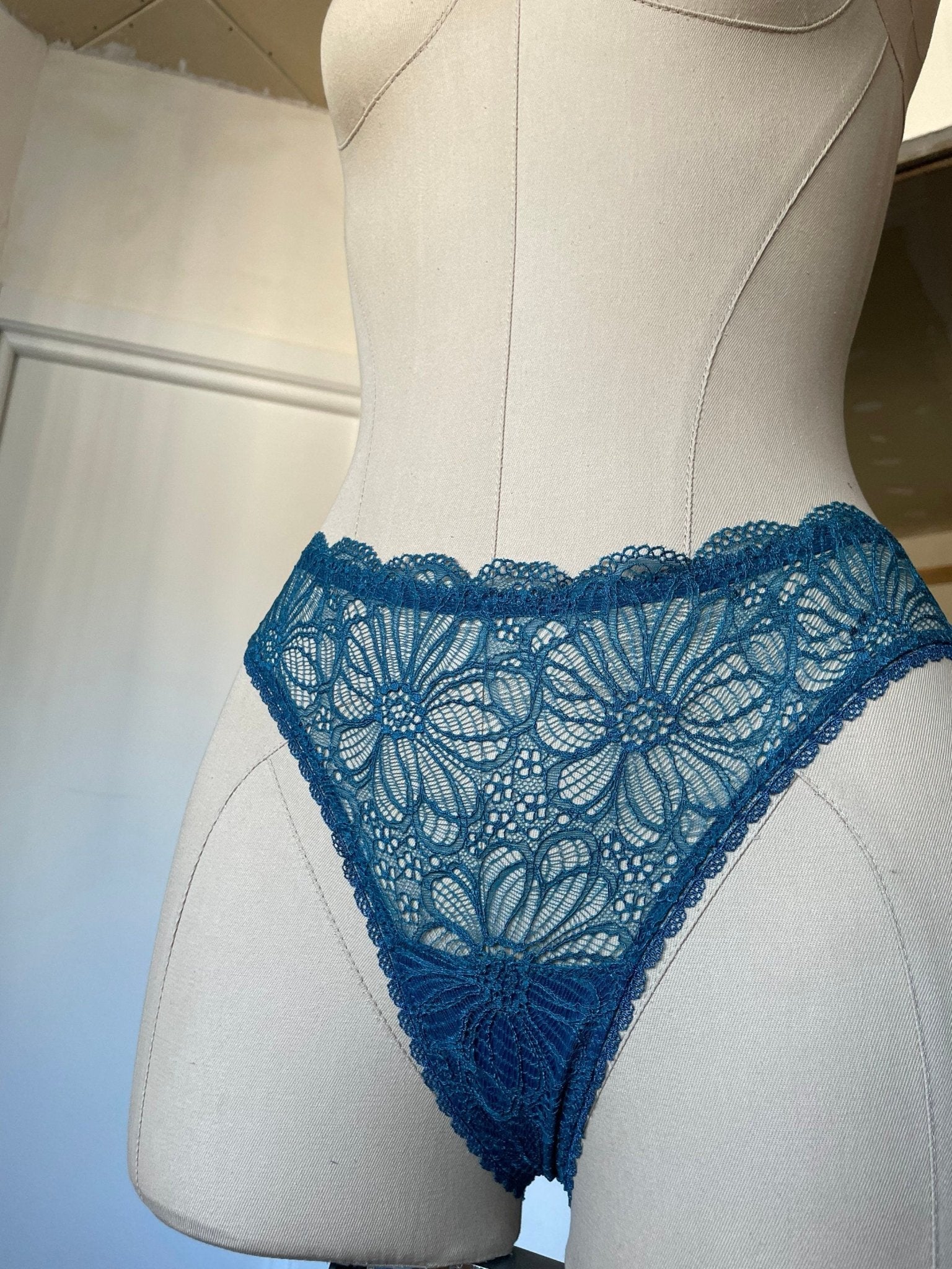 Blue lace brazilian panty - Pastel Artwear